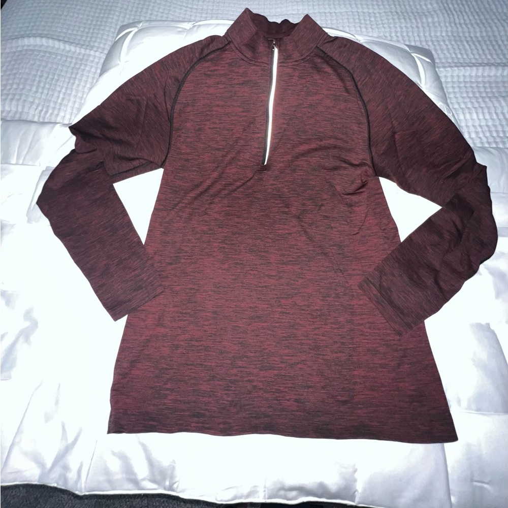 Lululemon Metal Vent Tech 1/2 Zip
Spicy Red / Black Color